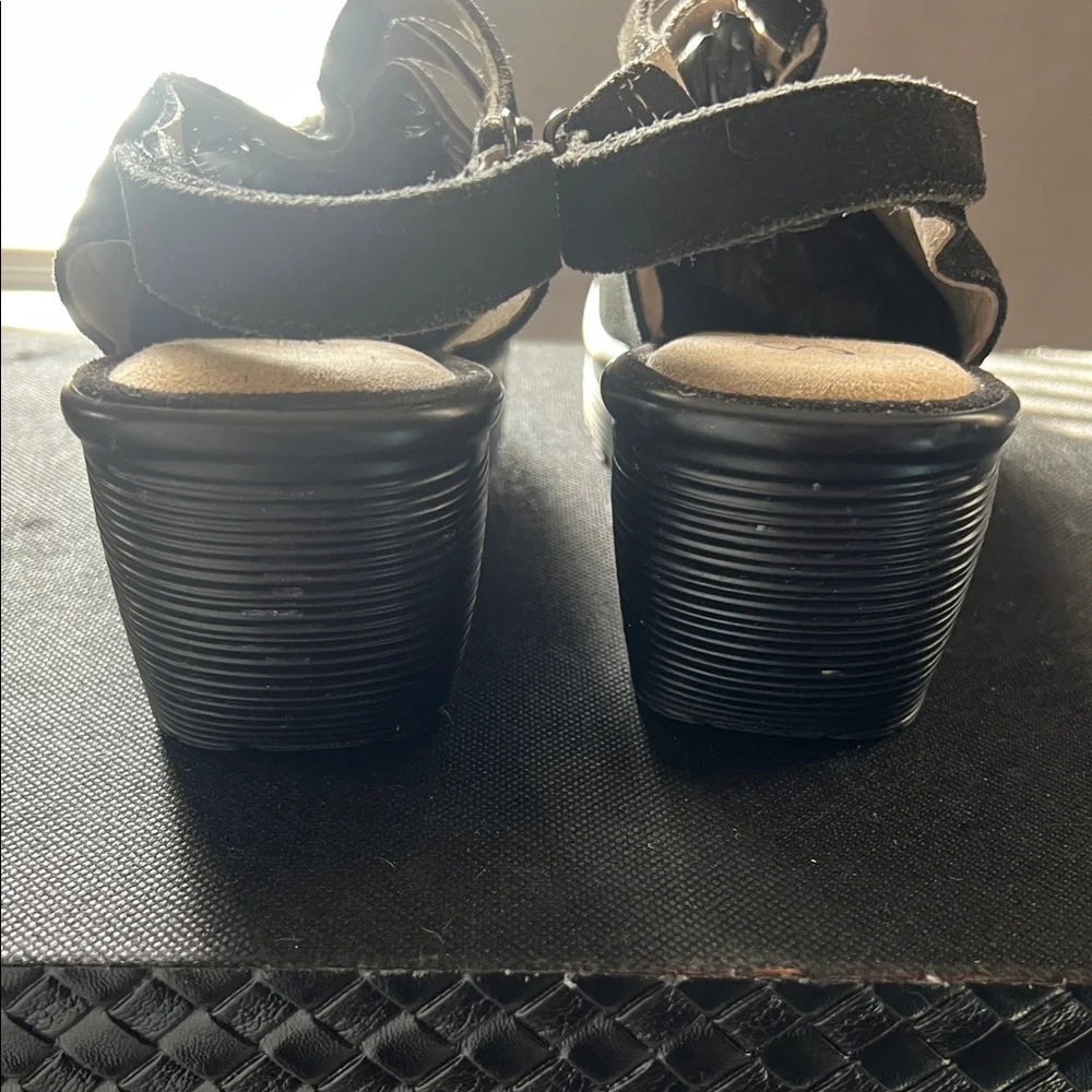 Skechers Women's Black Suade Strappy Wedge/Platform heel Memory Foam Sandals - Picture 8 of 8